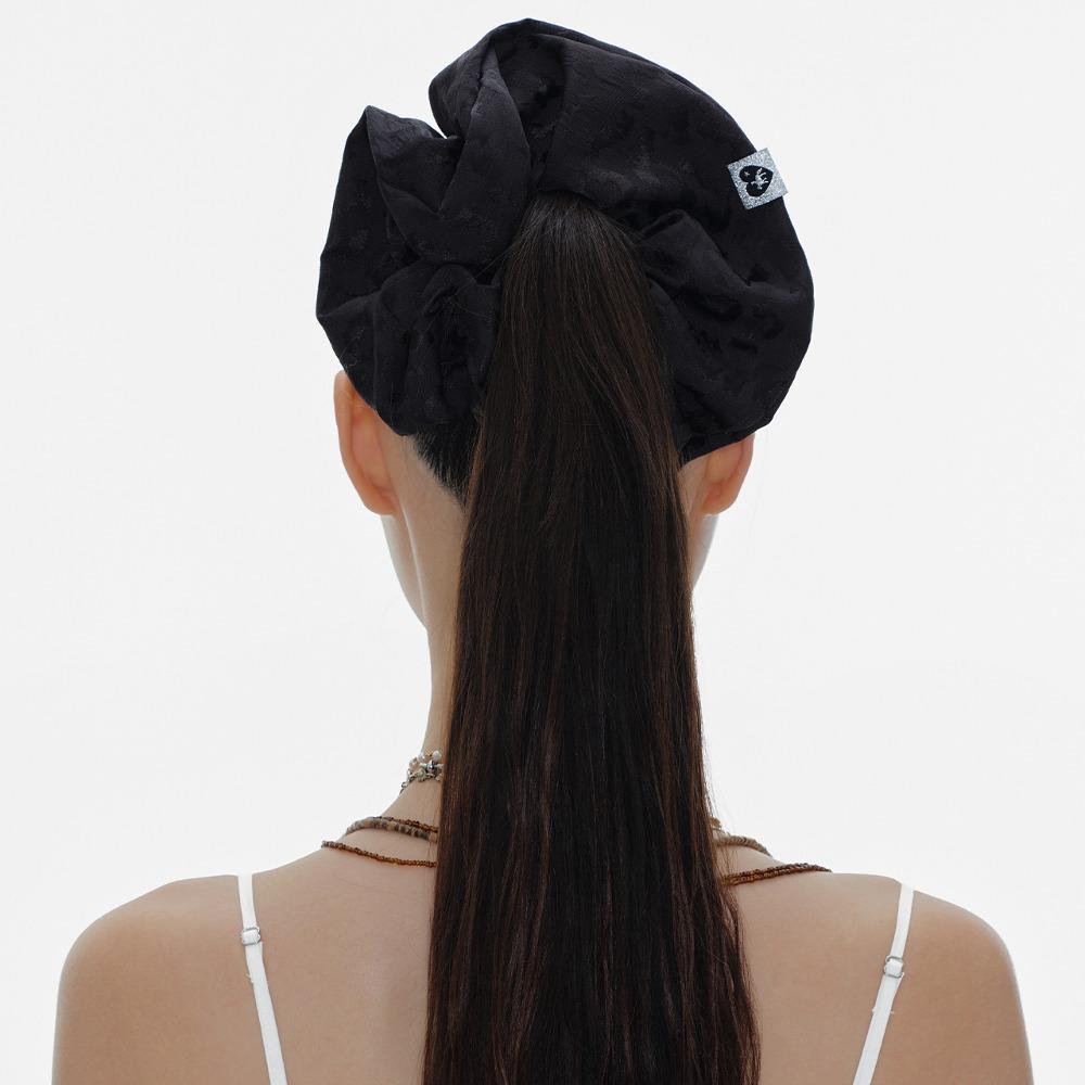 JACQUARD LEOPARD SCRUNCHIE (BLACK)