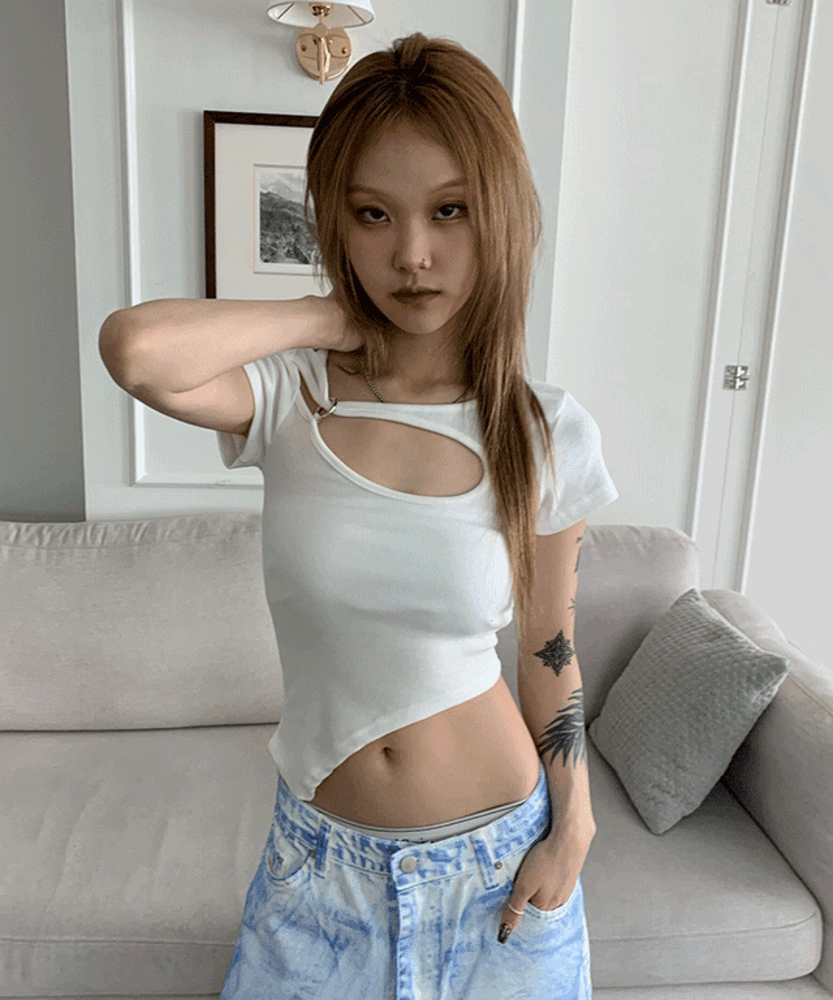 링 홀 언발 크롭 반팔 티셔츠