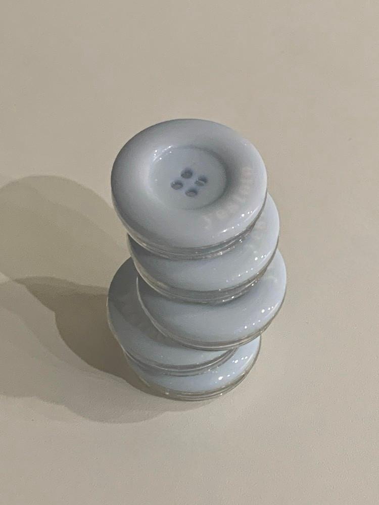 628 pale blue buttontok