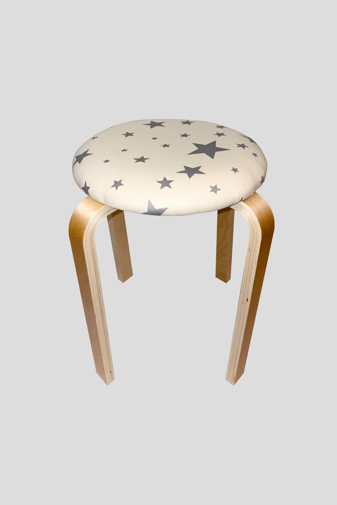 star stool (pale yellow)