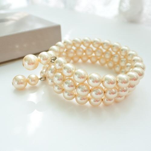 1986 AVON pearlustre wrap bracelet