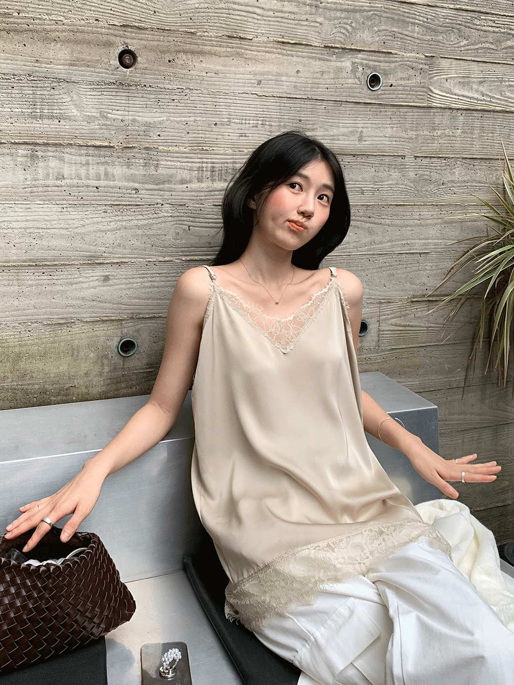 프릴리 PB. Velora Flower Lace Satin Top