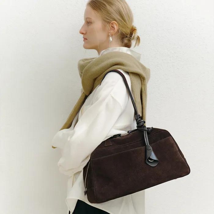 Tove Bowling bag (suede brown)