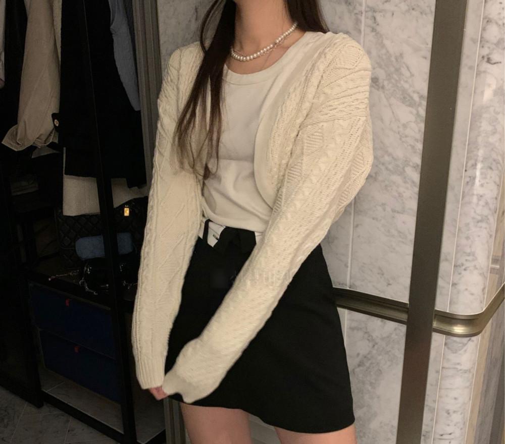 포스터 페일 꼬임 볼레로 가디건 poster