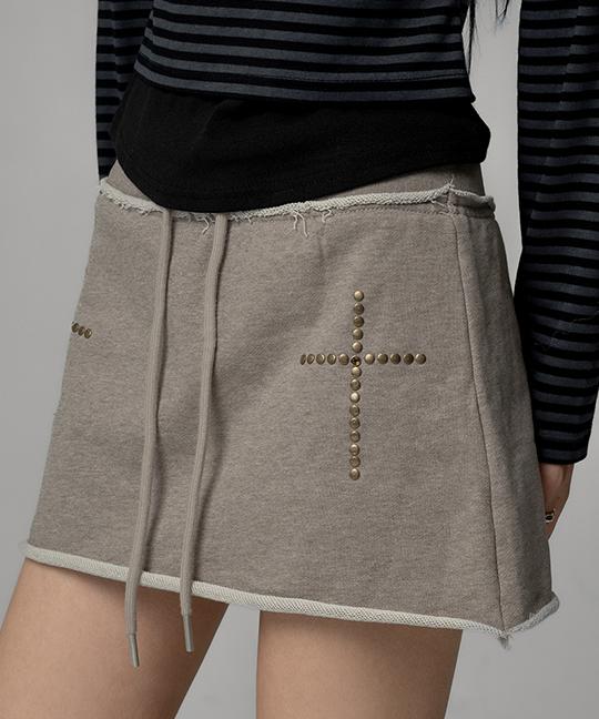 누아뮤트 [MADE] 스미램 빈티지 스터드 데끼 트레이닝 미니 스커트 Vintage Stud Raw-Edge Training Mini Skirt