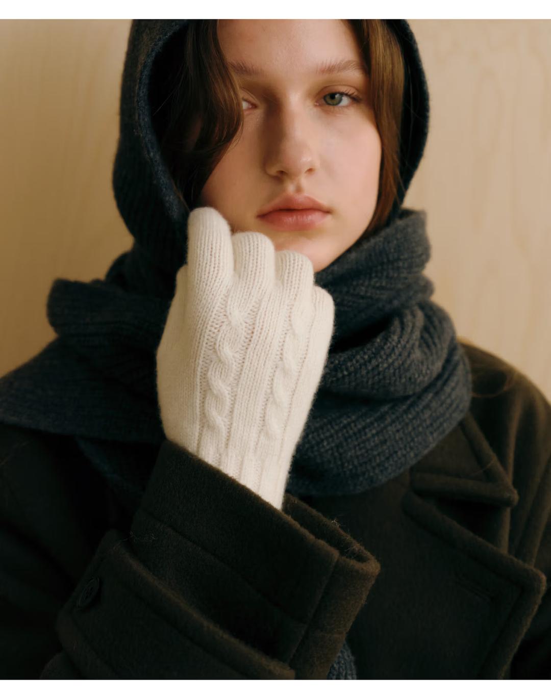 화이트 울캐시미어혼방 꽈배기 장갑