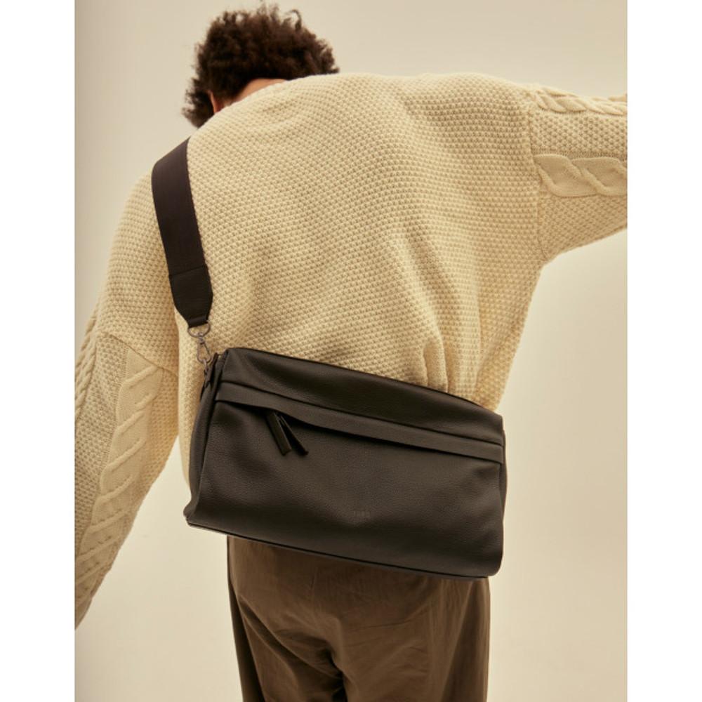 닥스 액세서리  브라운 단색 소가죽 크로스백 DBBA2F743W3