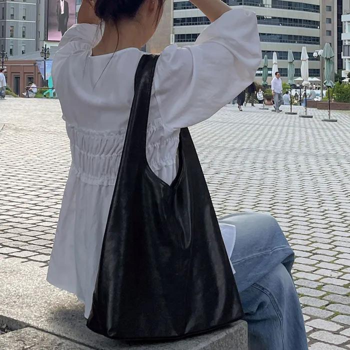 데이 호보 숄더백_Black