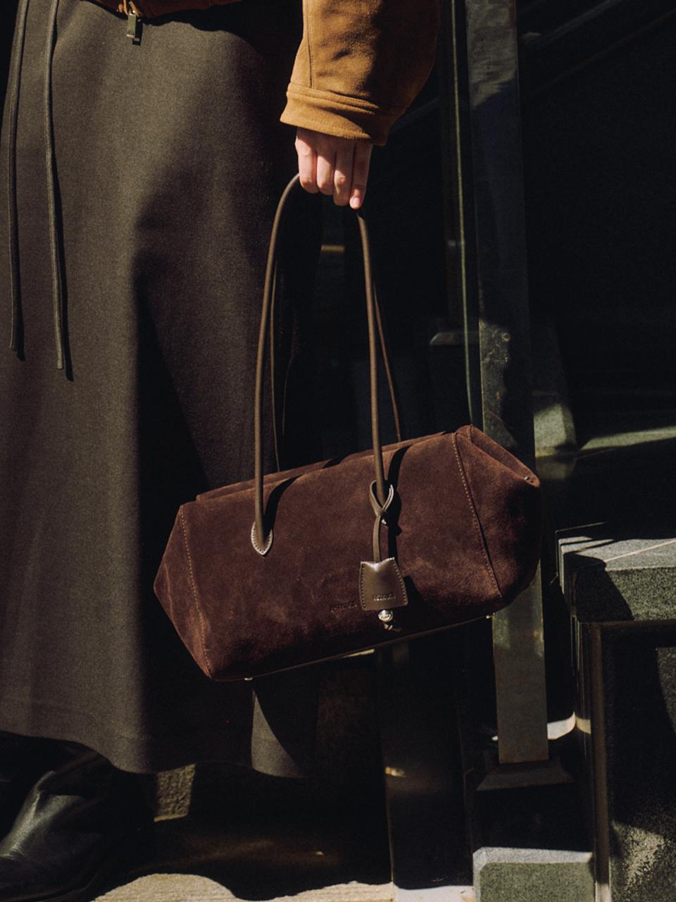 오스트카카 로브 숄더 스웨이드 다크브라운