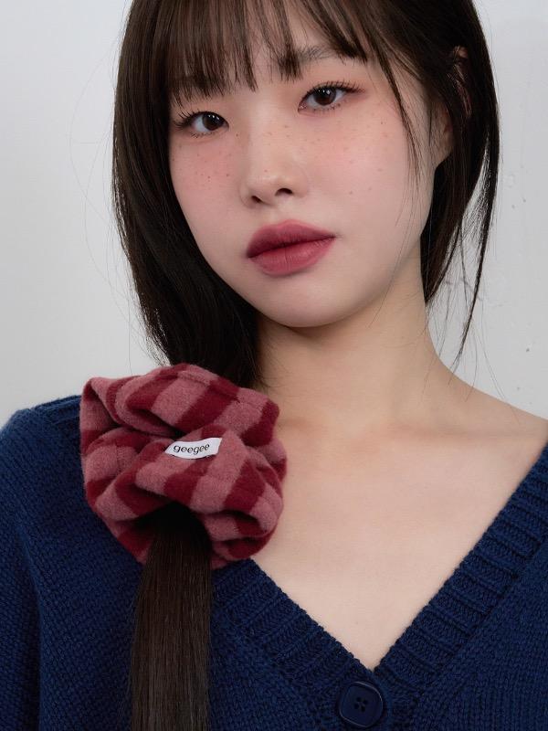 fluffy stripe scrunchie - wine
