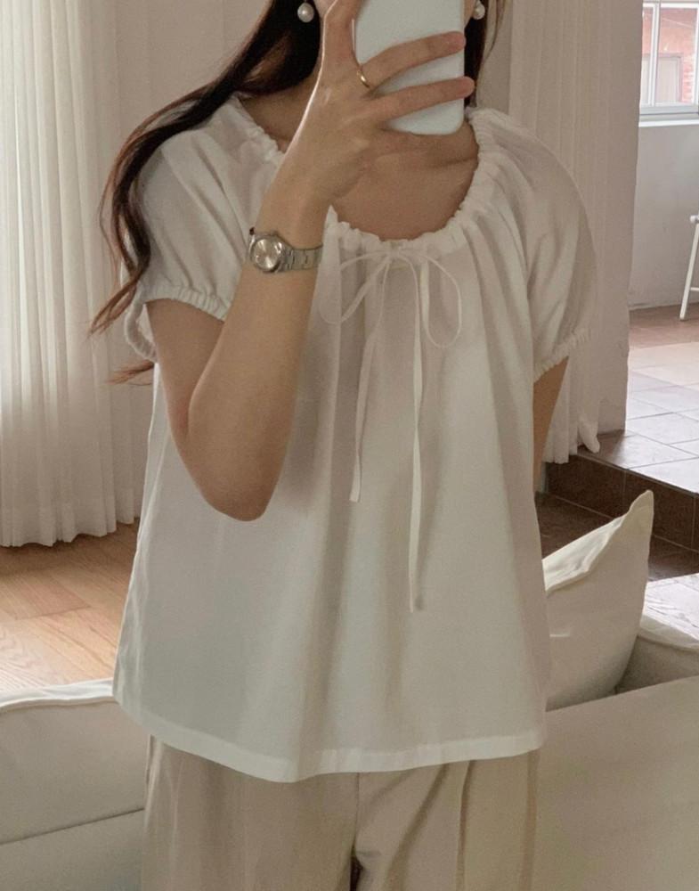 monique 모니크 셔링 스트링 블라우스