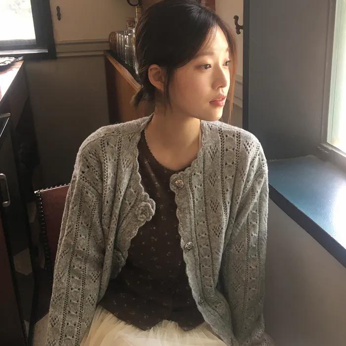 [29CM 단독] HANDMADE FLOWER BUTTON CARDIGAN_MELANGE