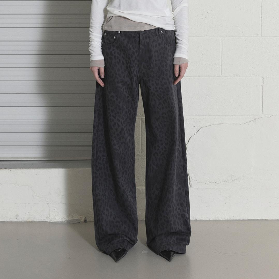 LEOPARD STRAIGHT PANTS - CHARCOAL