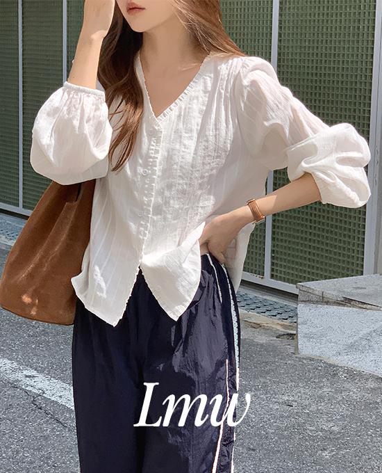 메리어라운드 [간절기][얼리어텀🍁][하객룩][가을블라우스][l.m.w] 메이 레이스 핀턱 셔링 블라우스 (bl)