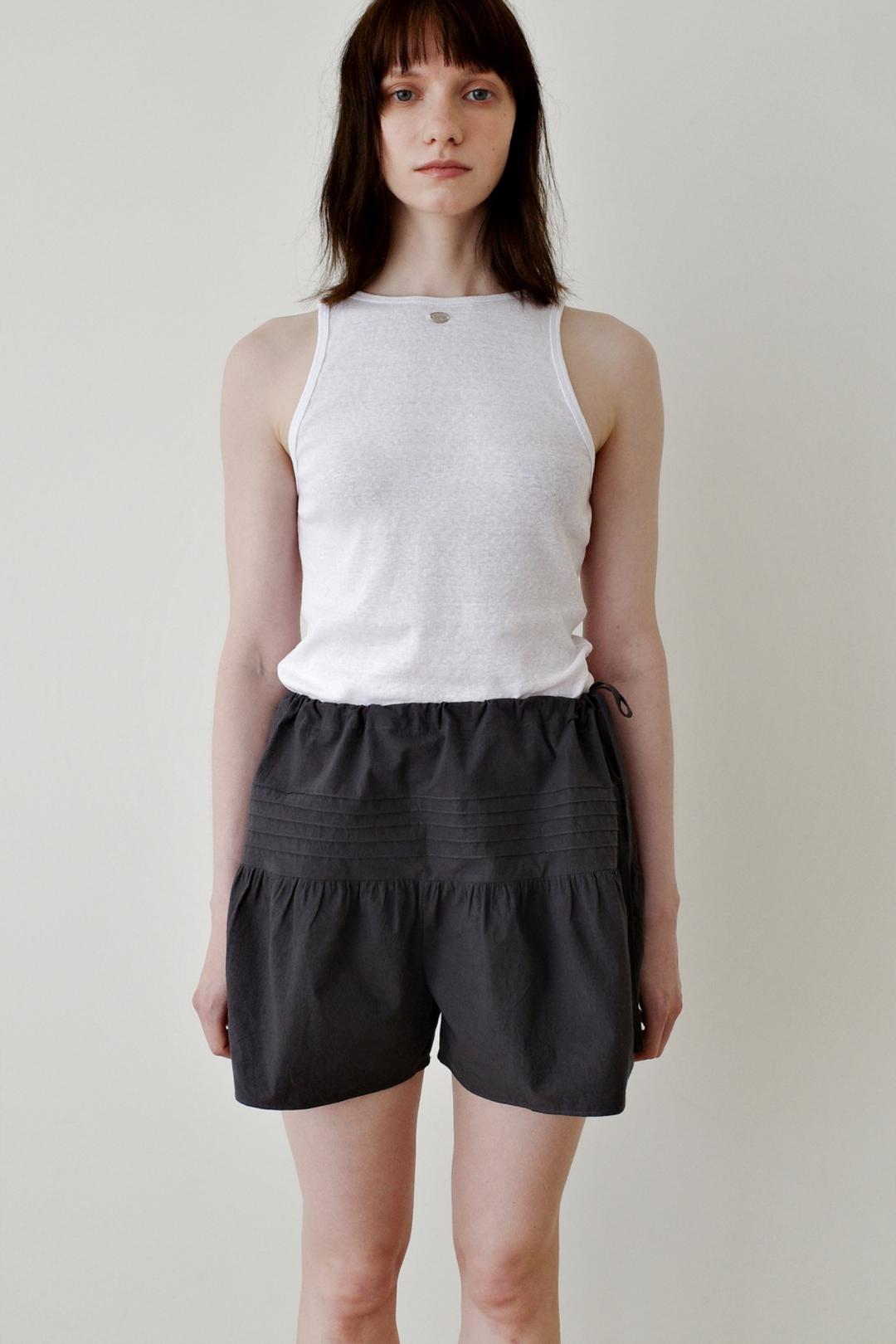 Gathered tuck shorts, Charcoal