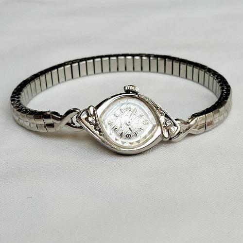 (팔찌로판매합니다.)  BULOVA 1969 빈티지 수동 시계