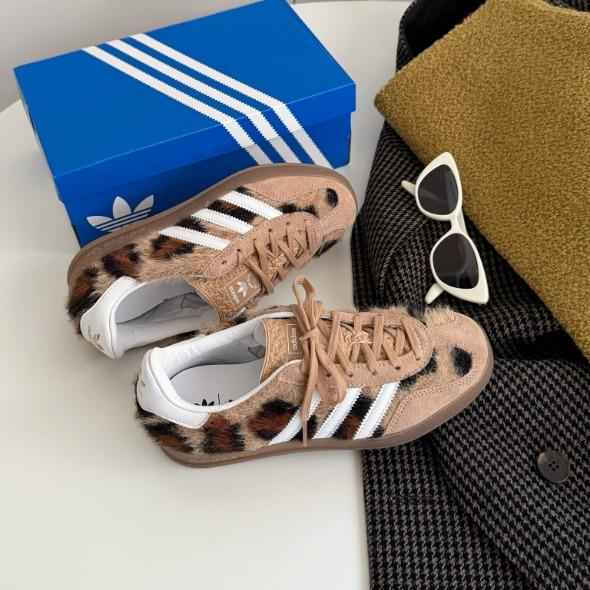 [해외]아디다스 X ATMOS 가젤 인도어 웜 샌드스톤 JS4599