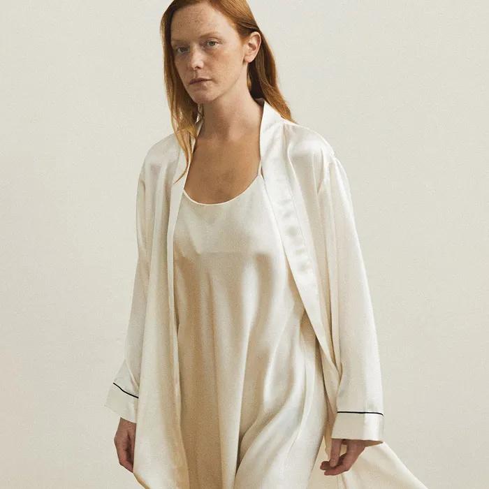 (w) Classic Ivory Robe