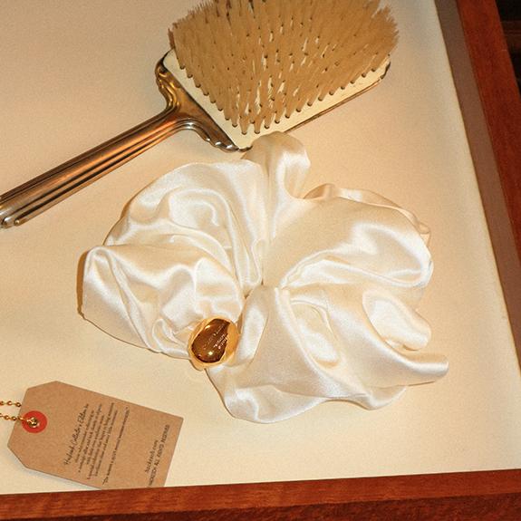 Silk Scrunchie_White Cream