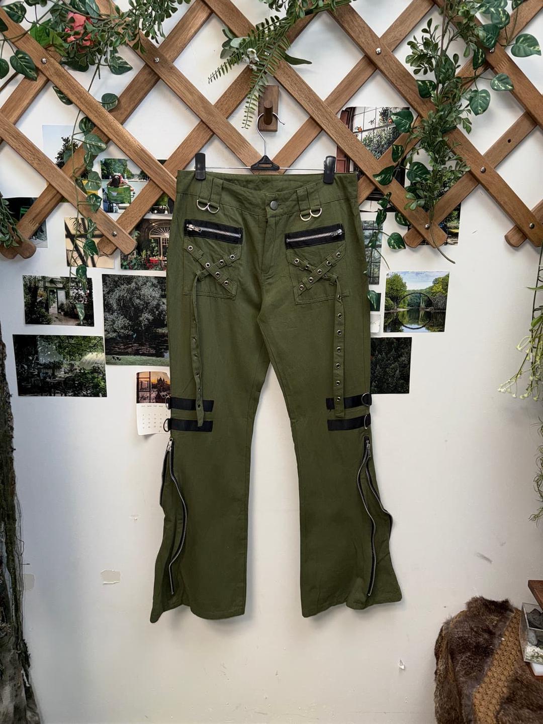 Khaki eyelet strap zipper 부츠컷 카고팬츠 | 후루츠패밀리