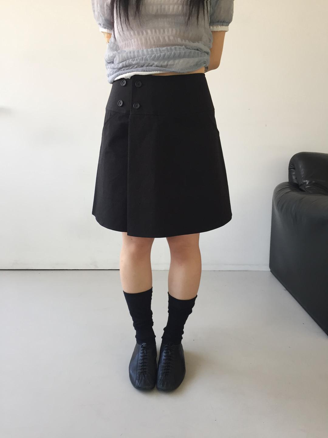 우온 basic button skirt