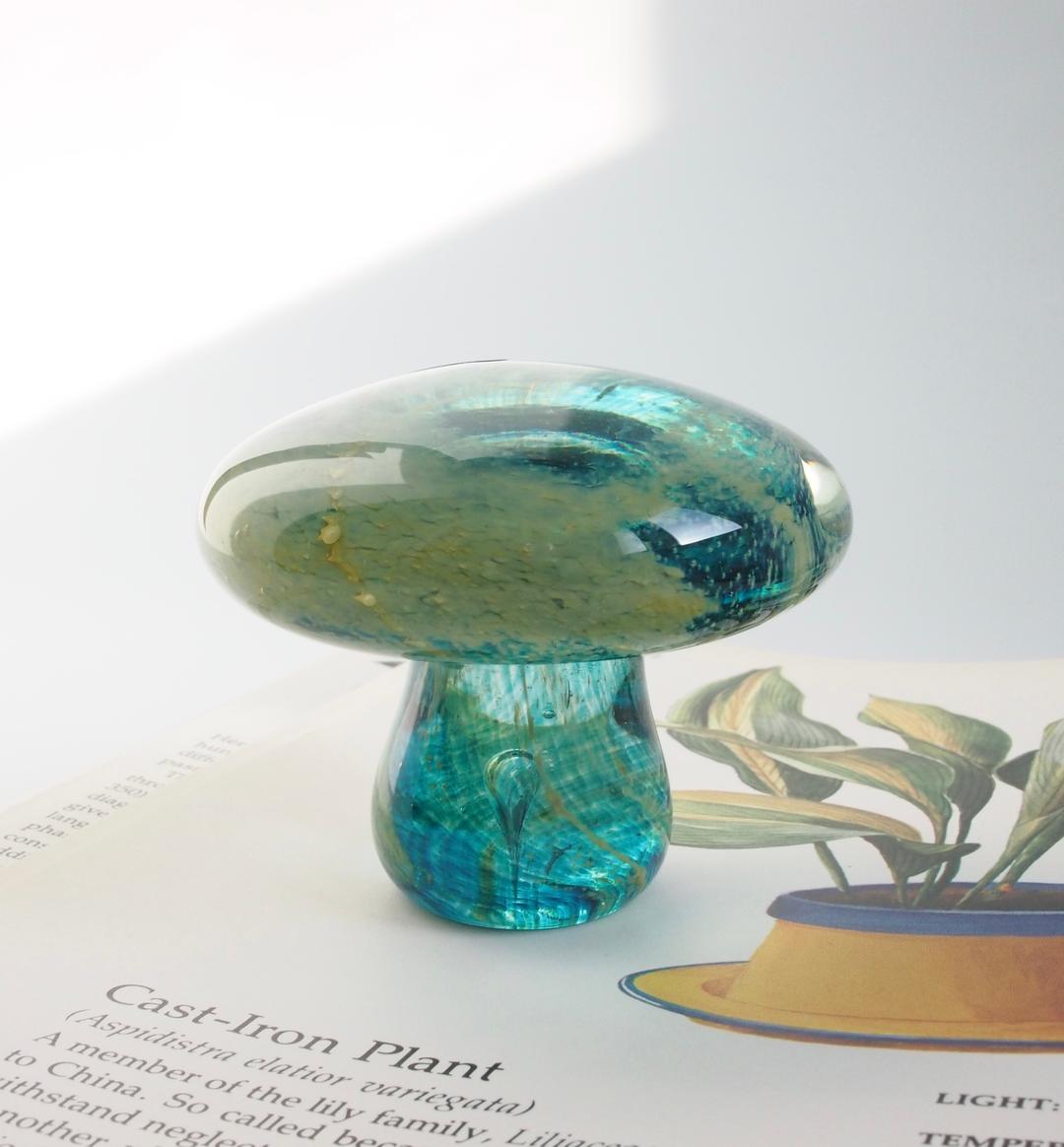 80s Vintage hand blown glass mushroom