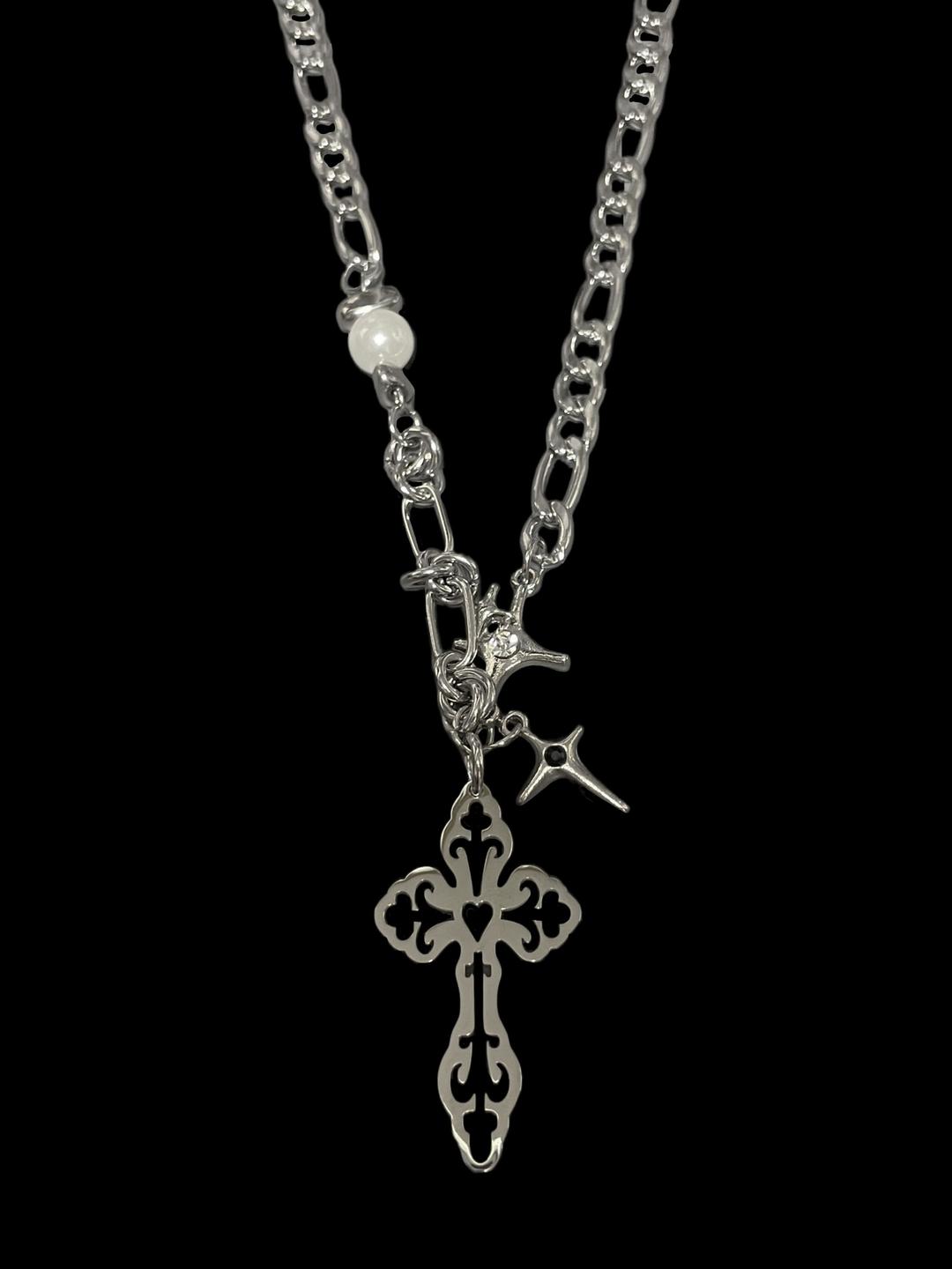 • • SARAH CHOKER • •