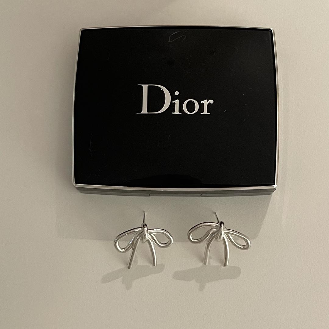 rough lovely ribbon earrings