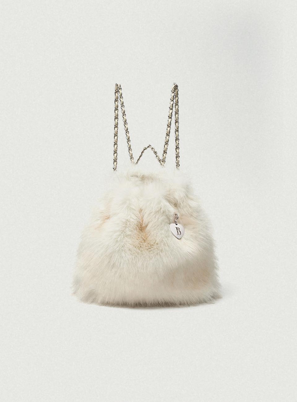 [12/10 14:00 Release] Ivory Fur Drawstring Backpack