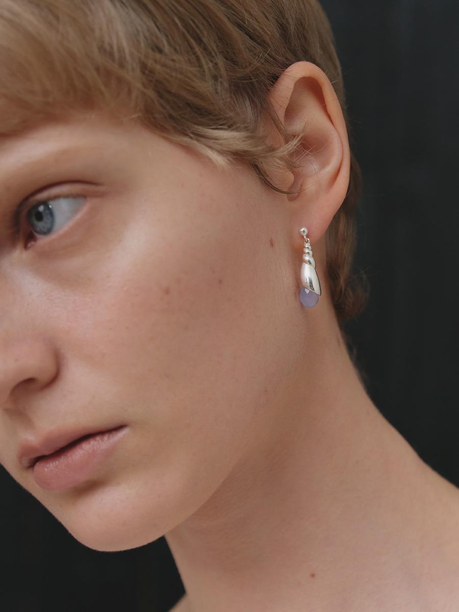 Calla in earring