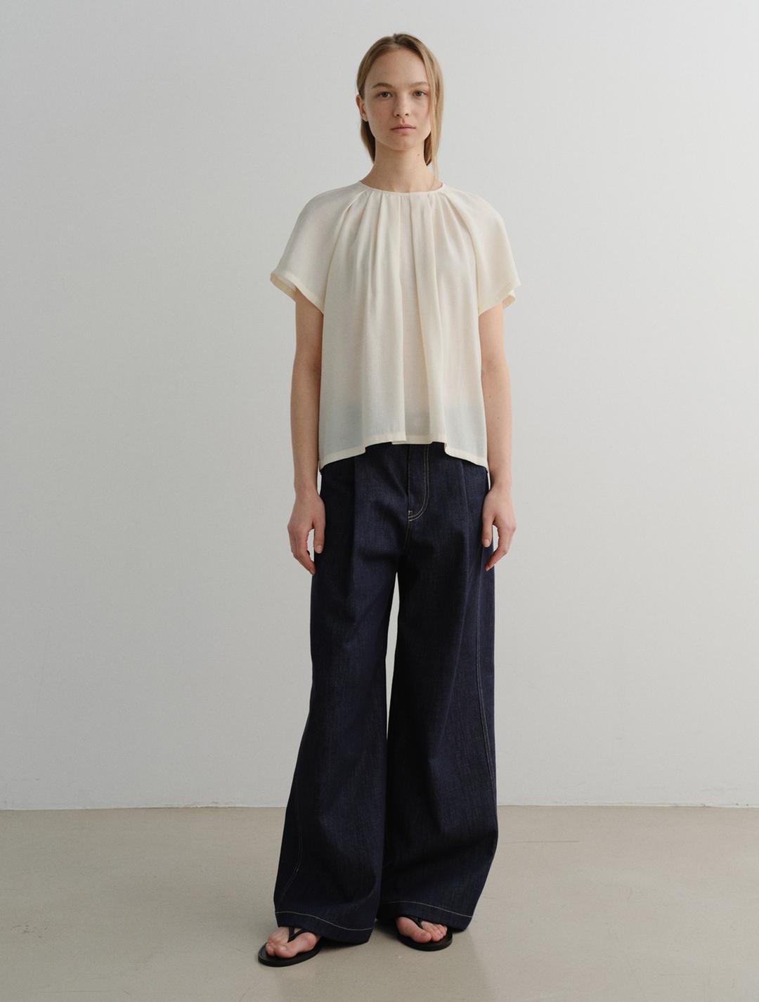 Rei Tuck Volume Blouse (Cream)