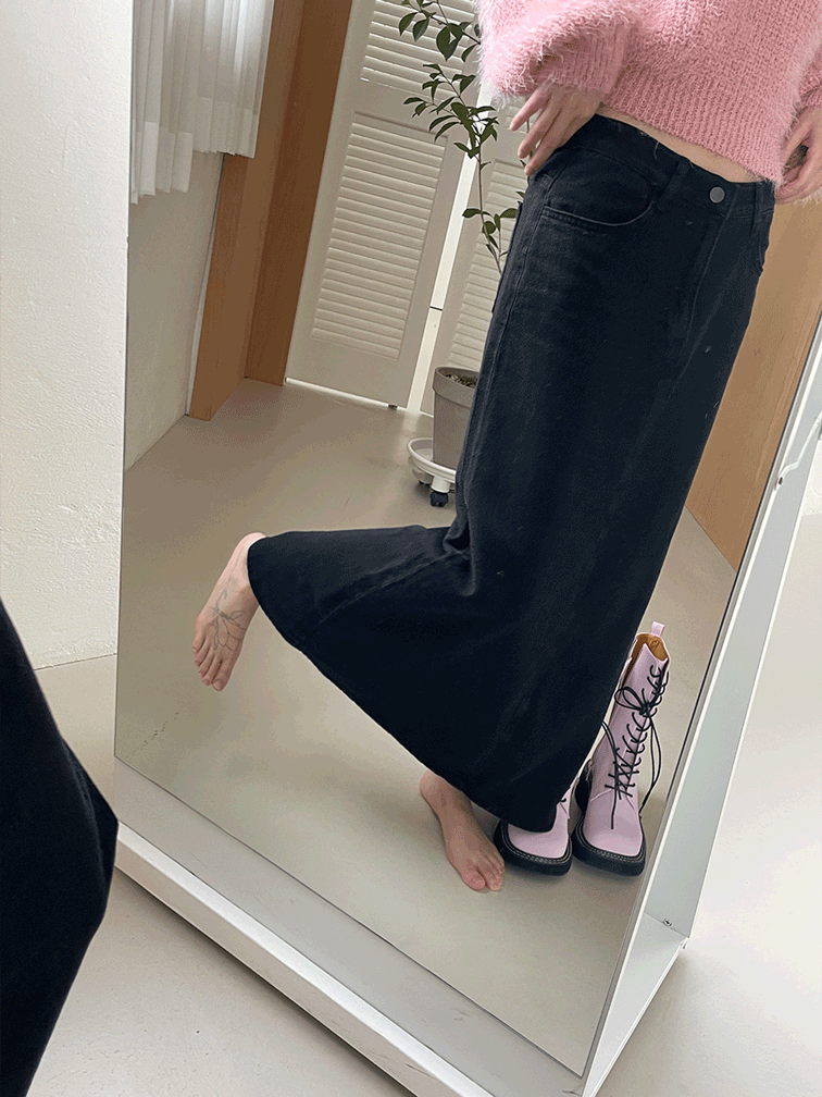 82 soft black long skirt