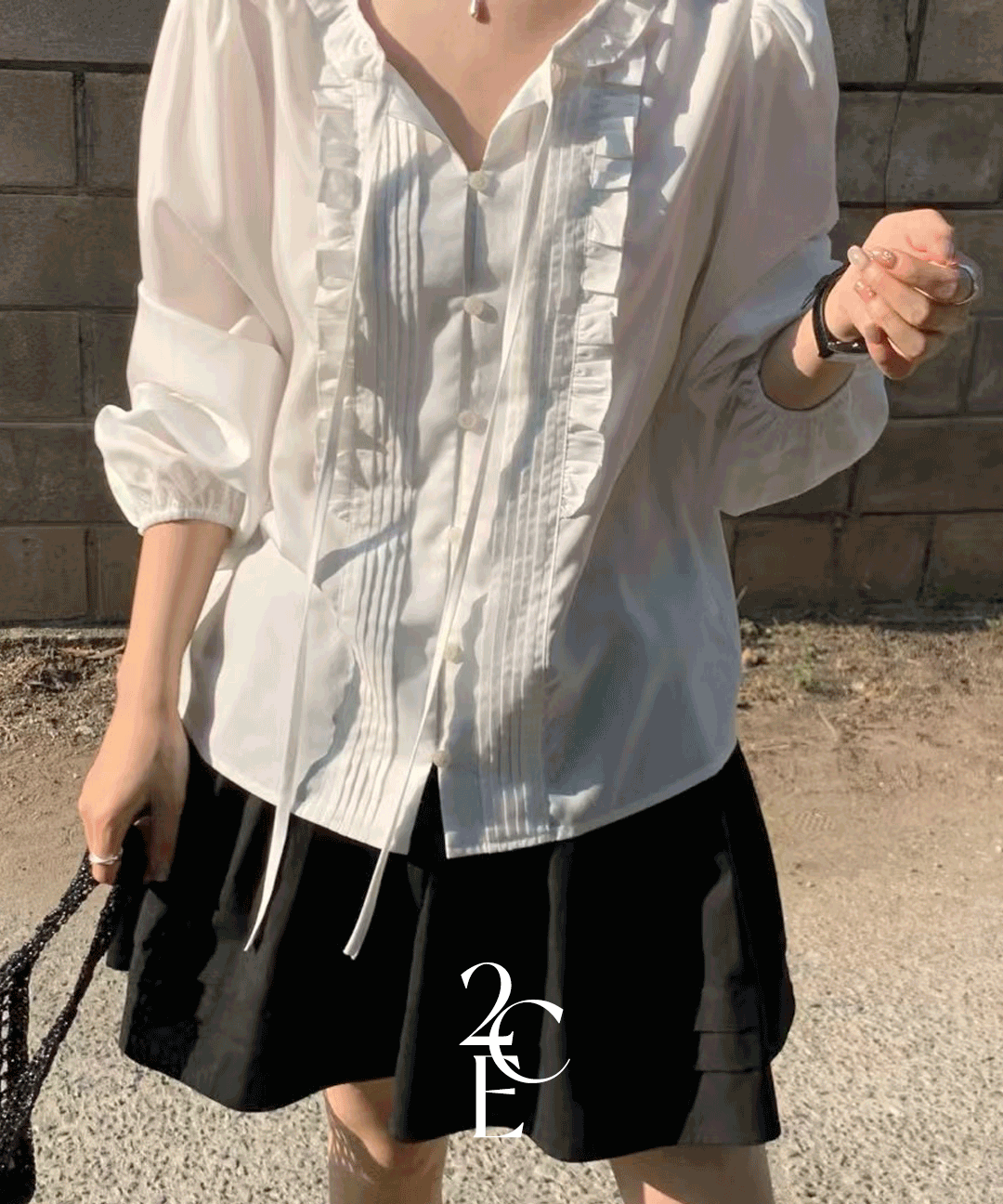 리안 핀턱 프릴 블라우스 (2color) 텐셀 실크 실키 단추 노카라