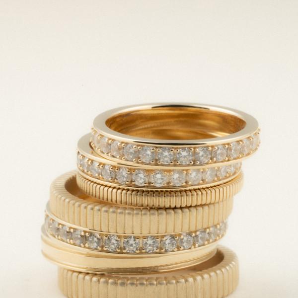 Quiet Diamond Band 10K