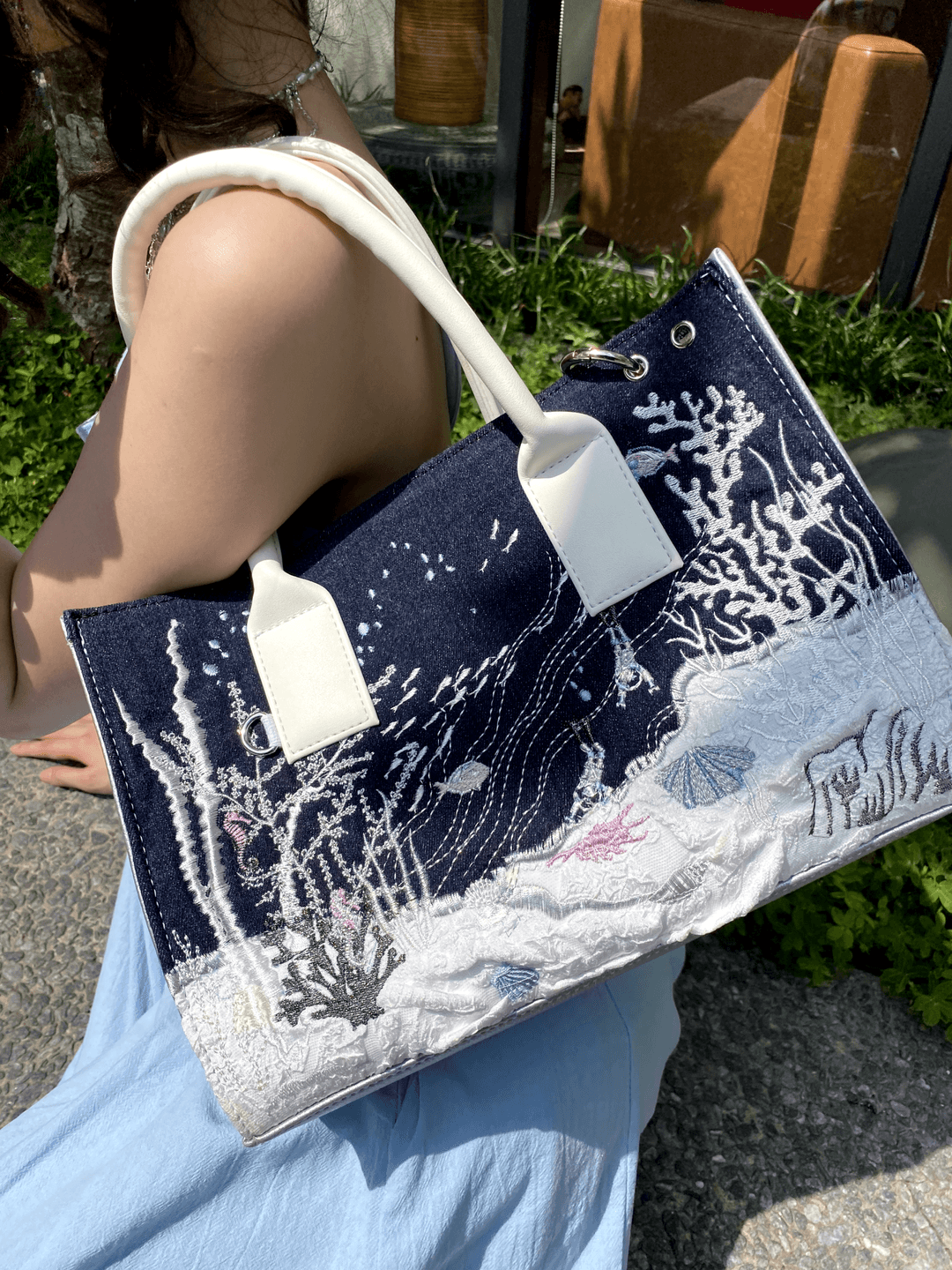 Artbook Medium - Seabed Shoulder Bag - Pearl Grey