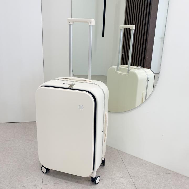 AGK 월드 투어 리스트 하드 캐리어