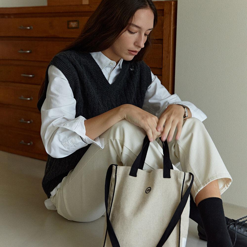 biscuit bag - black (M)