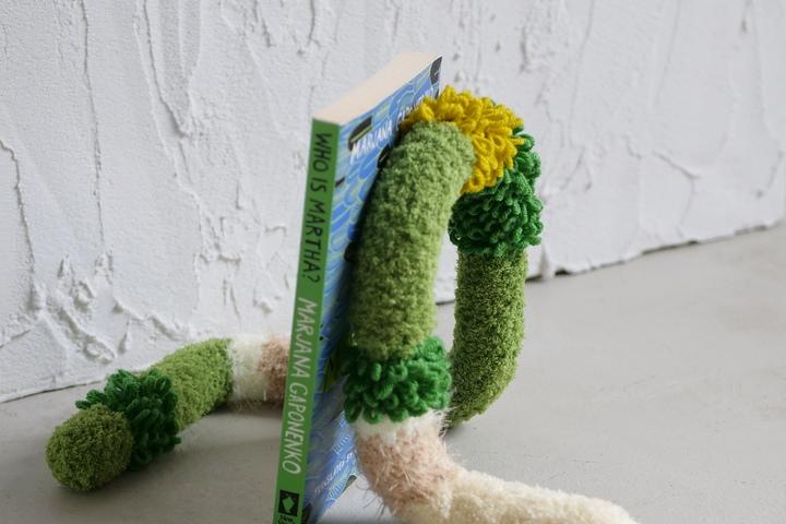 [x Ruth.] warm worm - 01 | 북엔드 책꽂이