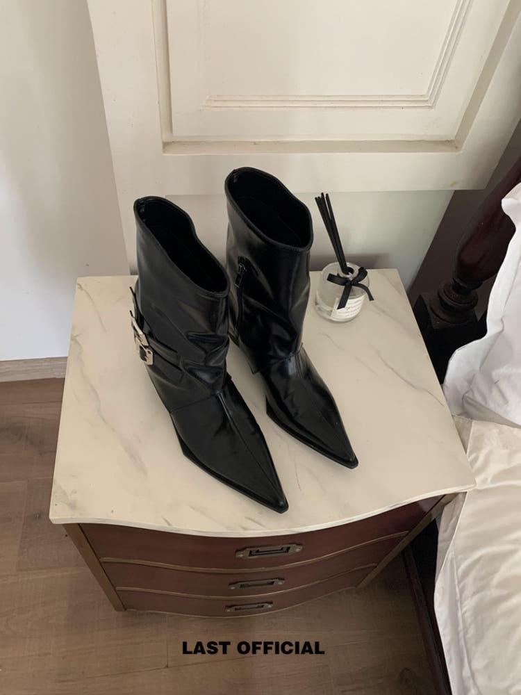 [collective] black buckle middle boots / 블랙 버클 미들 부츠