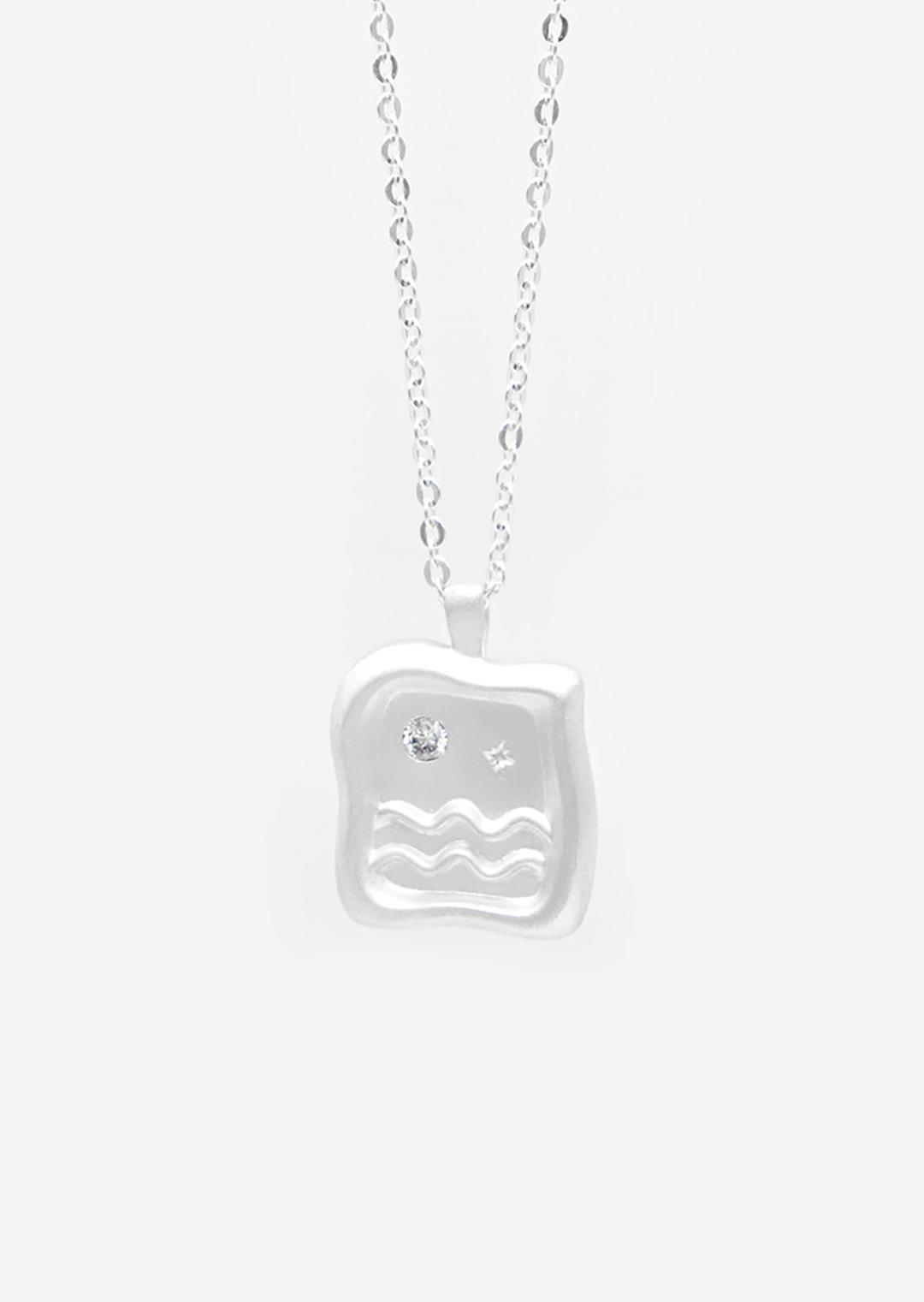 moody beach necklace