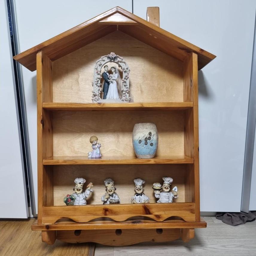 원목 벽걸이 수납 소품 집모양 장식장