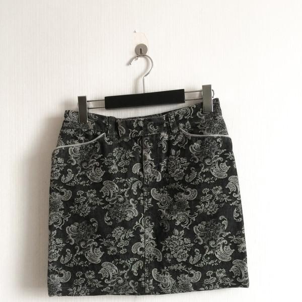 Ornament pattern mini skirt