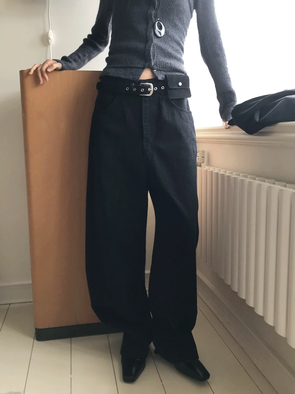 STRIPE BALLOON BLACK PANTS