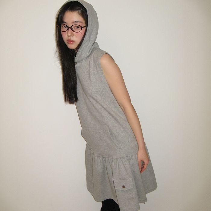 LAYERED SLEEVELESS HOODIE DRESS GREY