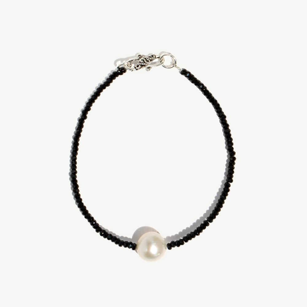 Essential pearl bracelet_black spinel