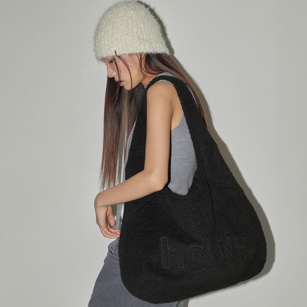 [29CM단독][12/9 예약배송] wool pebble bag (BK)