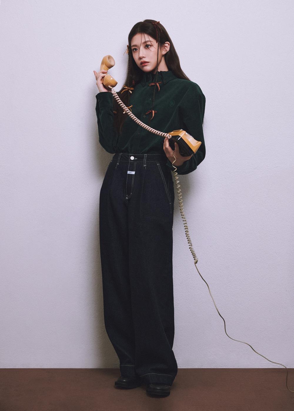 W LOW-WAIST TUCK WIDE DENIM PANTS dark blue