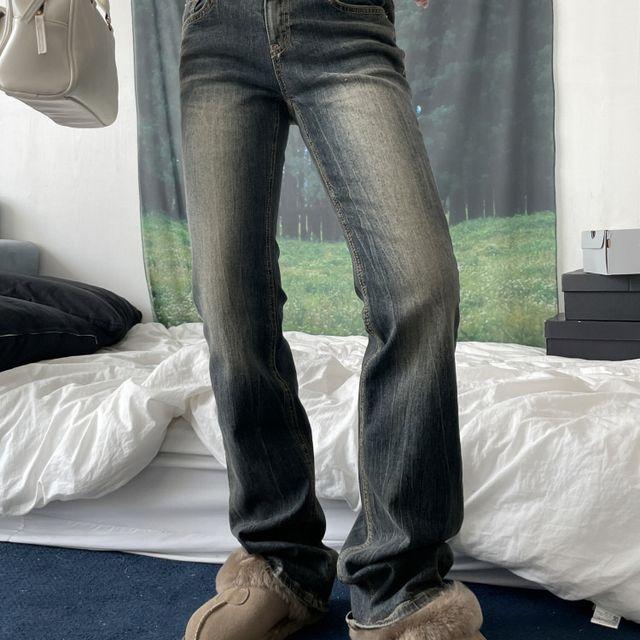 딥 로우 시와 부츠컷 데님 팬츠(11월 16일 출고예정)