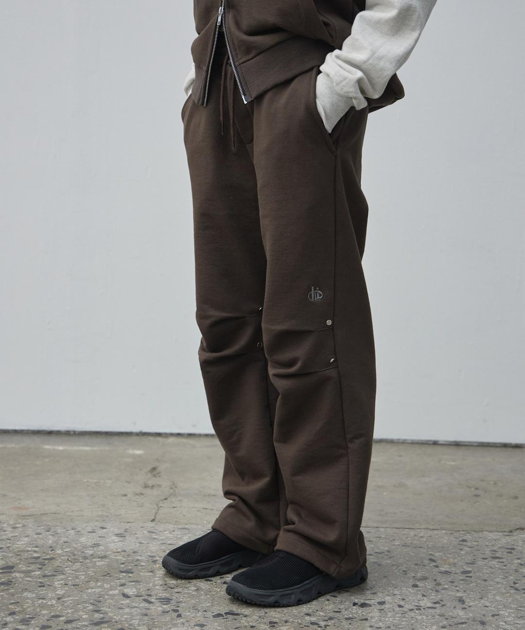 리벳 턱 스웻팬츠 (브라운)