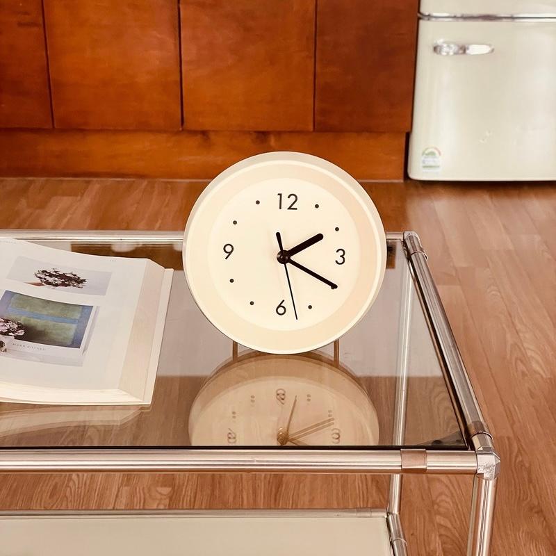 크림 원형 탁상 시계